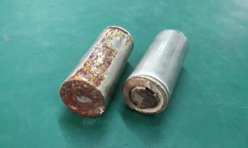 <b>UPS電池漏液的原因有哪些，會造成什麽危害?</b>