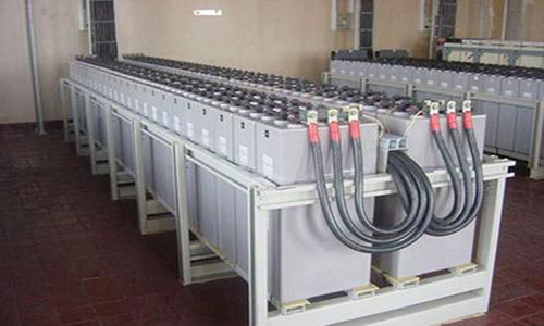<b>UPS蓄電池組串聯和並聯的特點</b>